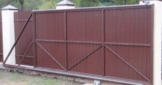Купить откатные ворота из профнастила Севастополь, цена от 1779 руб.
